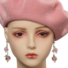 Laden Sie das Bild in den Galerie-Viewer, 2023 Barbie, Margot Robbie Barbie rosa Hut, Ohrringer, Fliege Coaplay Zubehör